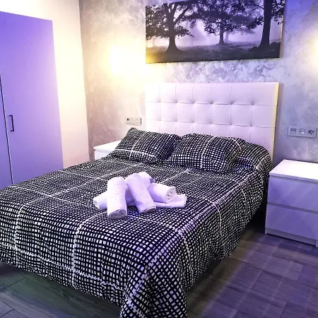 Conil Red-black شقة